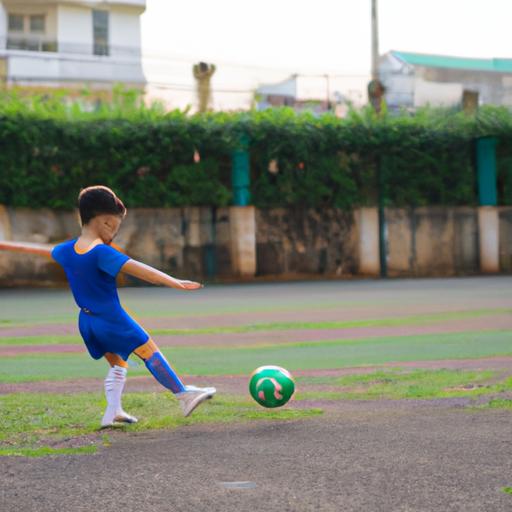 Một cậu bé trẻ tập luyện kỹ năng bóng đá tại Sân Bóng Trung Văn