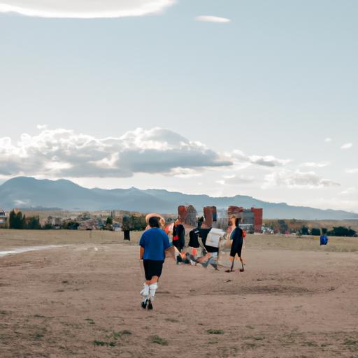 Một nhóm người đang chơi bóng đá trên sân bãi đất